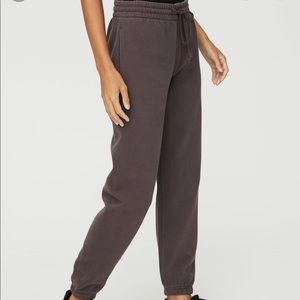Aritzia TNA boyfriend sweatpants